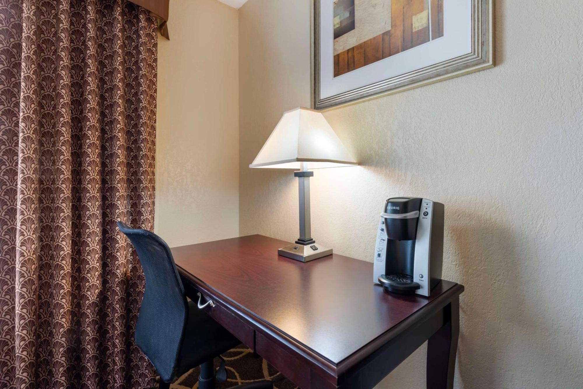 Отель Best Western Plus Eau Claire Conference Center Экстерьер фото