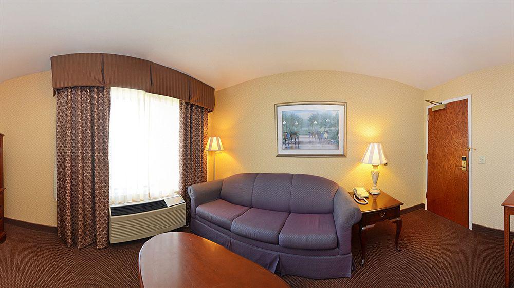 Отель Best Western Plus Eau Claire Conference Center Экстерьер фото