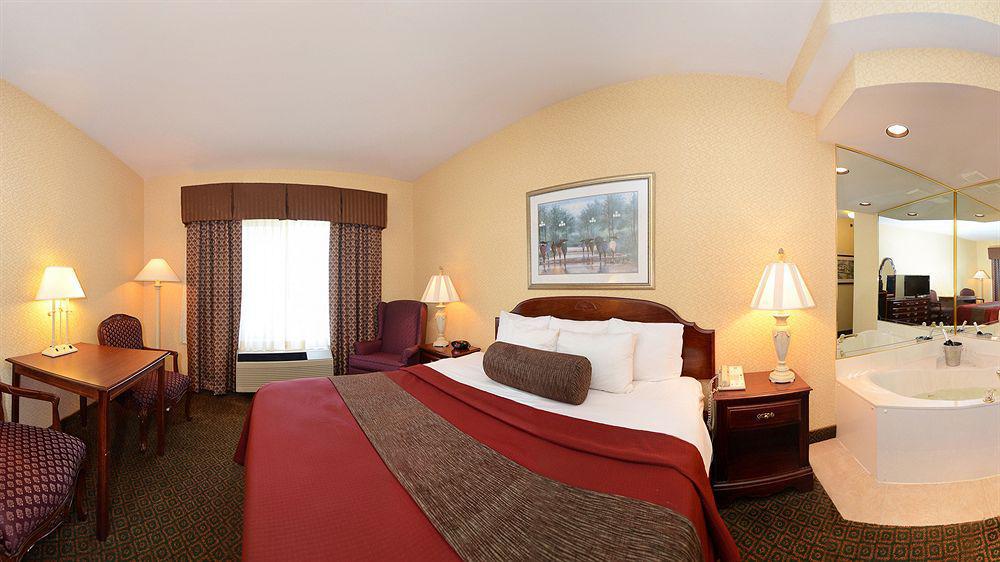 Отель Best Western Plus Eau Claire Conference Center Экстерьер фото